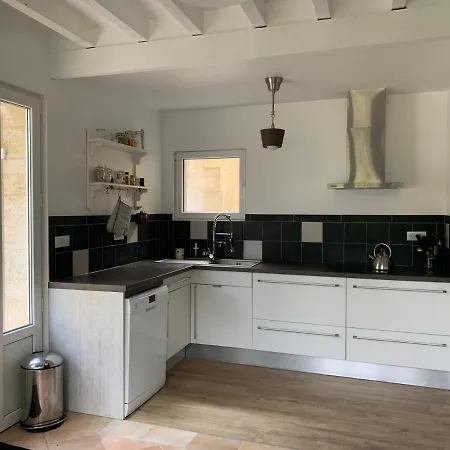 Batisse En Pierre Xvii Siecle 115 M² Avec Terrasse