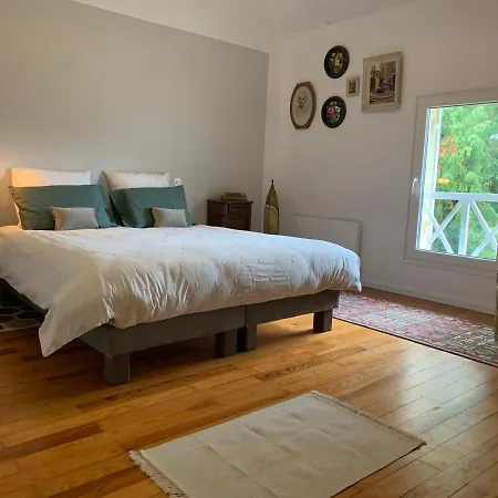 Villa Batisse En Pierre Xvii Siecle 115 M² Avec Terrasse Ambares-et-Lagrave