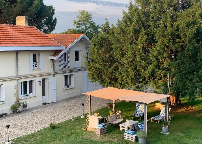 Batisse En Pierre Xvii Siecle 115 M² Avec Terrasse Villa Ambares-et-Lagrave