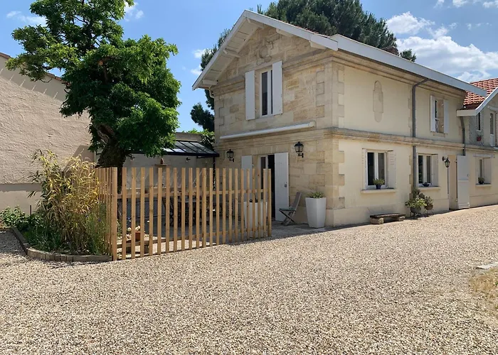 Villa Batisse En Pierre Xvii Siecle 115 M² Avec Terrasse